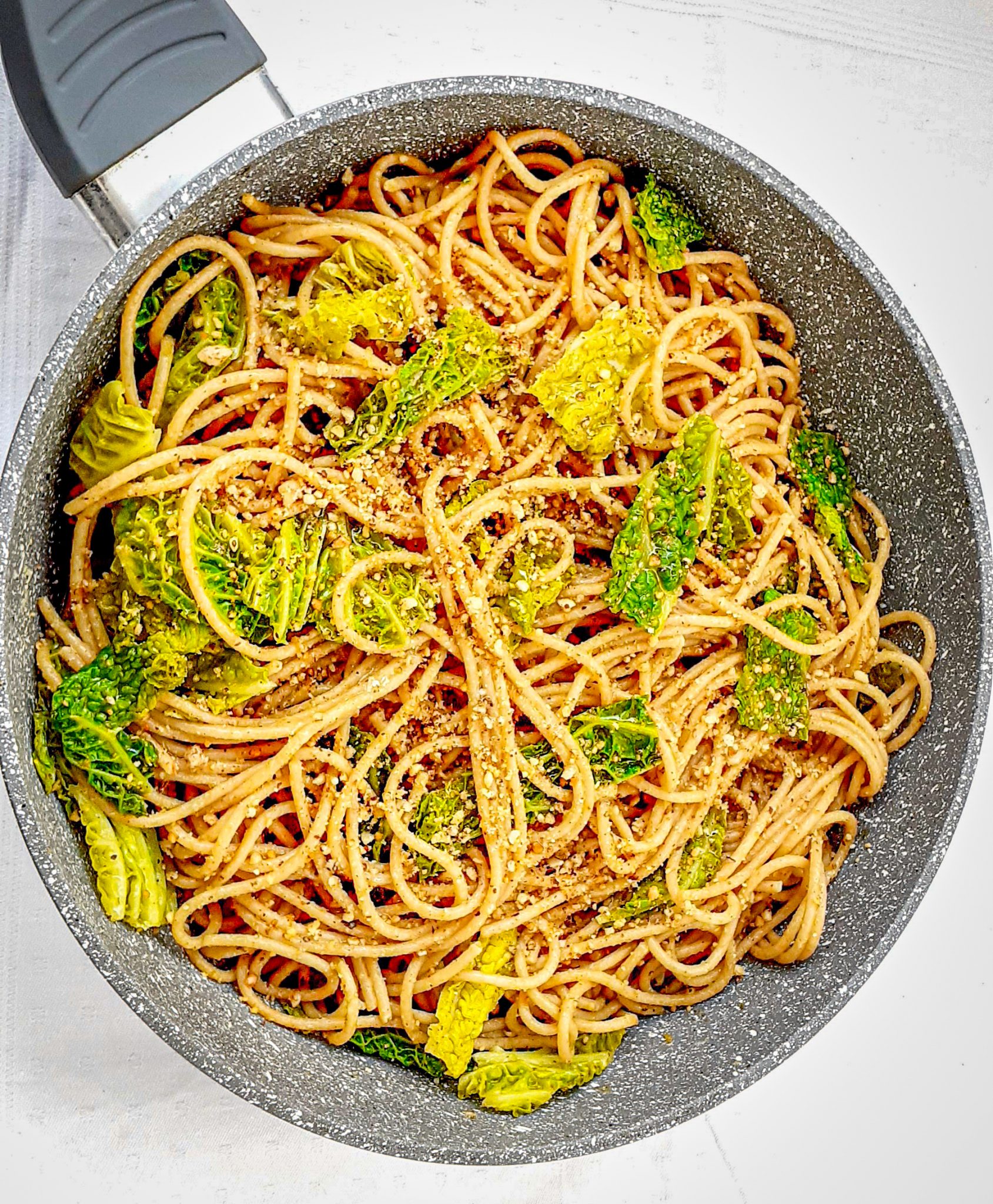 Paste integrale cu varză kale flavor in the plate