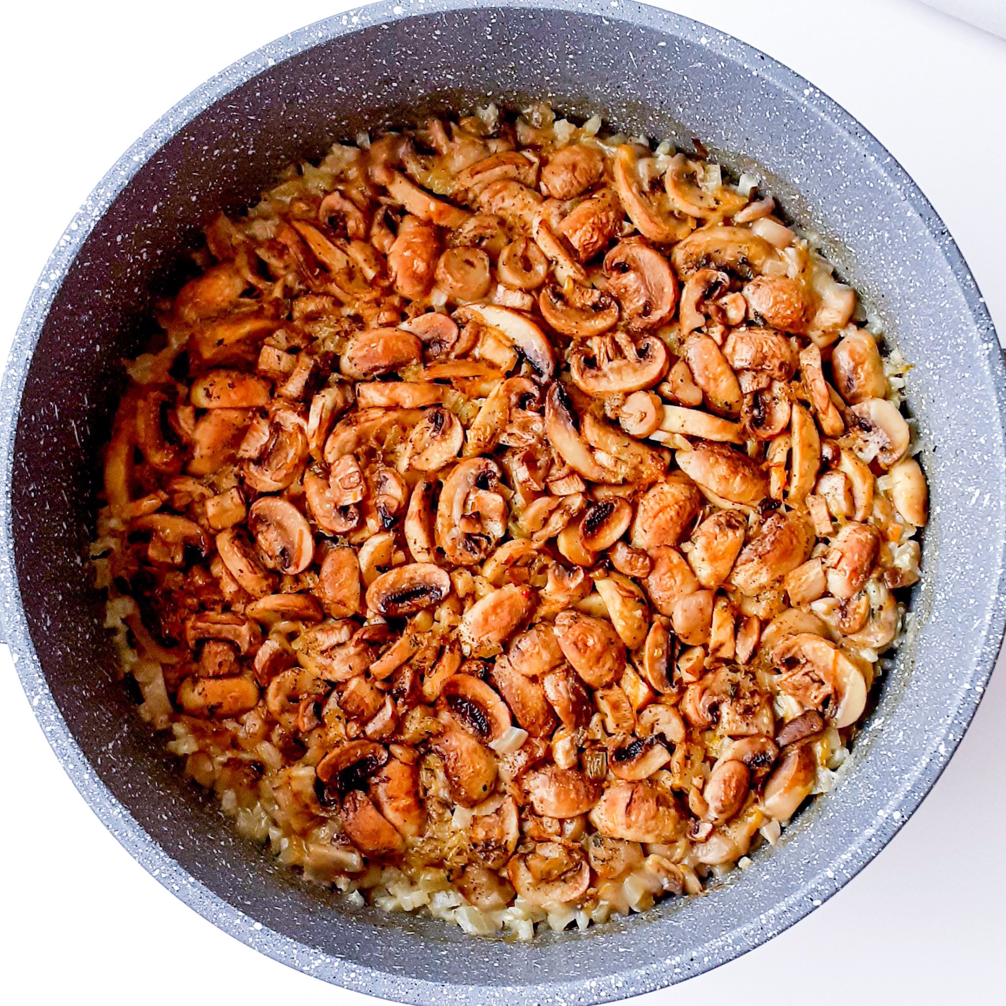 Pilaf cu ciuperci la cuptor flavor in the plate