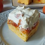 prajitura rasturnata cu caise si crema